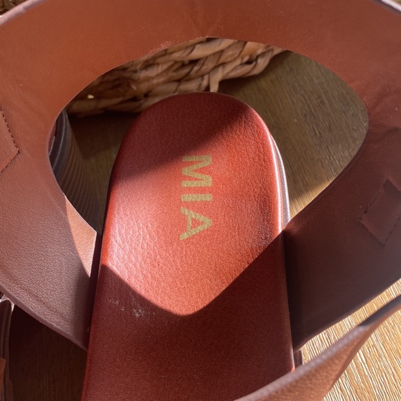 Mia Heels - Picture 3 of 7